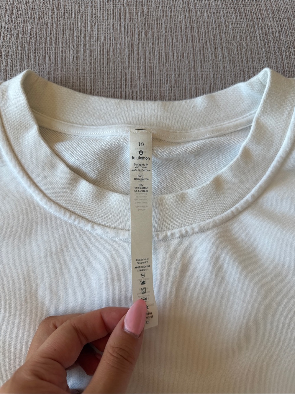 Lululemon crewneck! - Picture 2 of 4